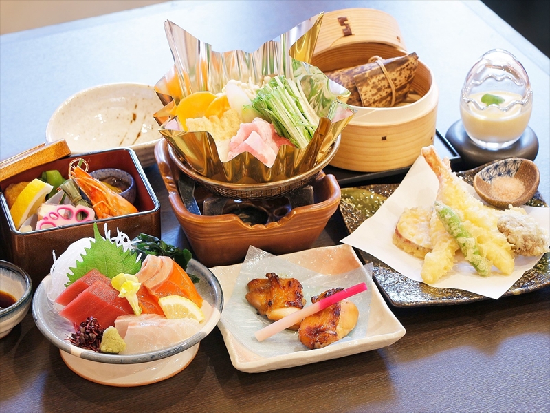 甲斐 4,500円 （入館料、タオル・館内着・お食事代・入湯税含む）