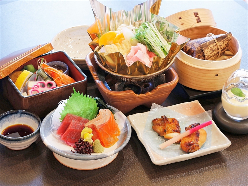 富嶽 4,000円 (入館料、タオル・館内着・お食事代・入湯税含む)